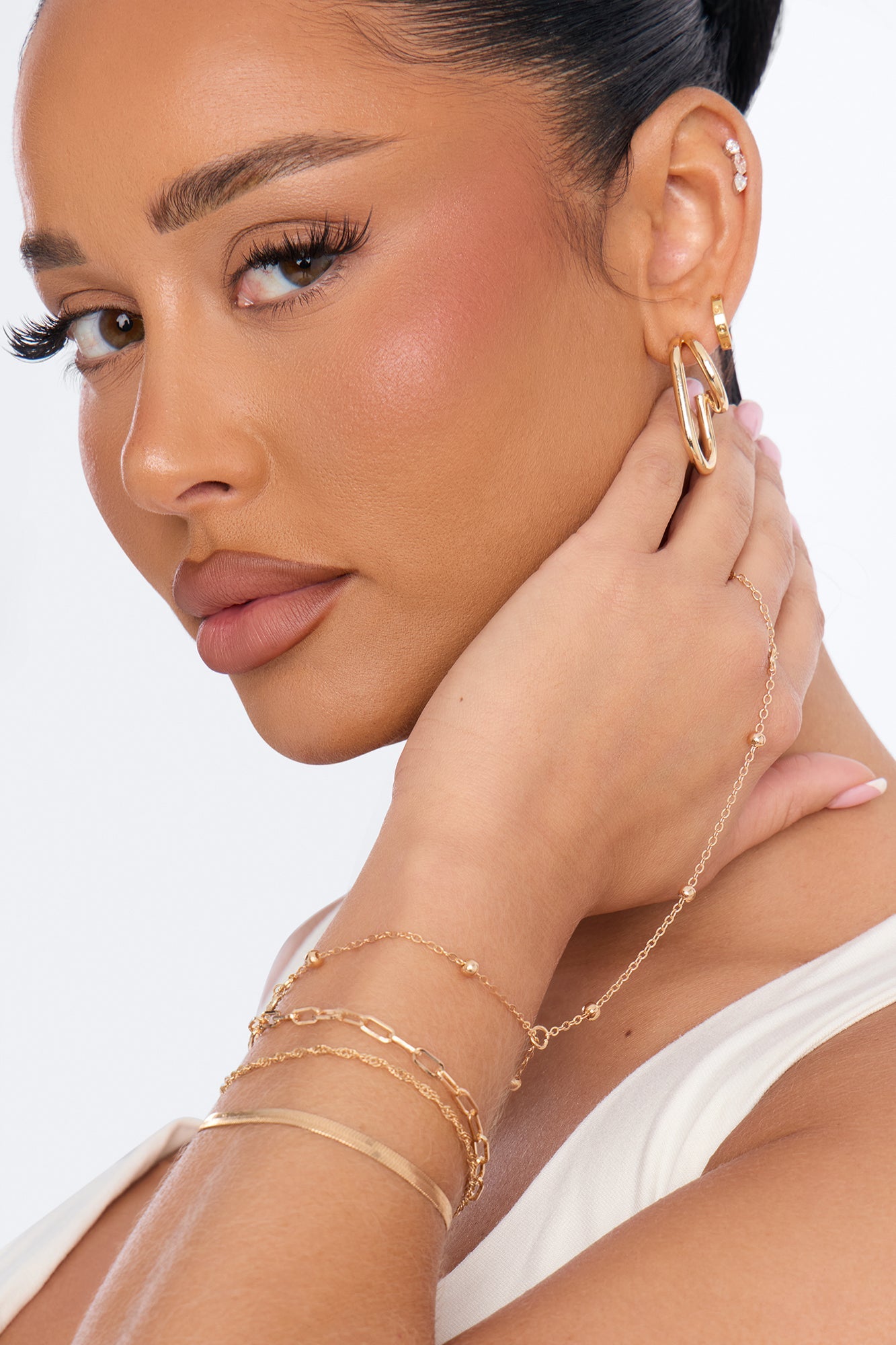 Detailed Diva 4 Piece Hand Chain Bracelet Set - Gold