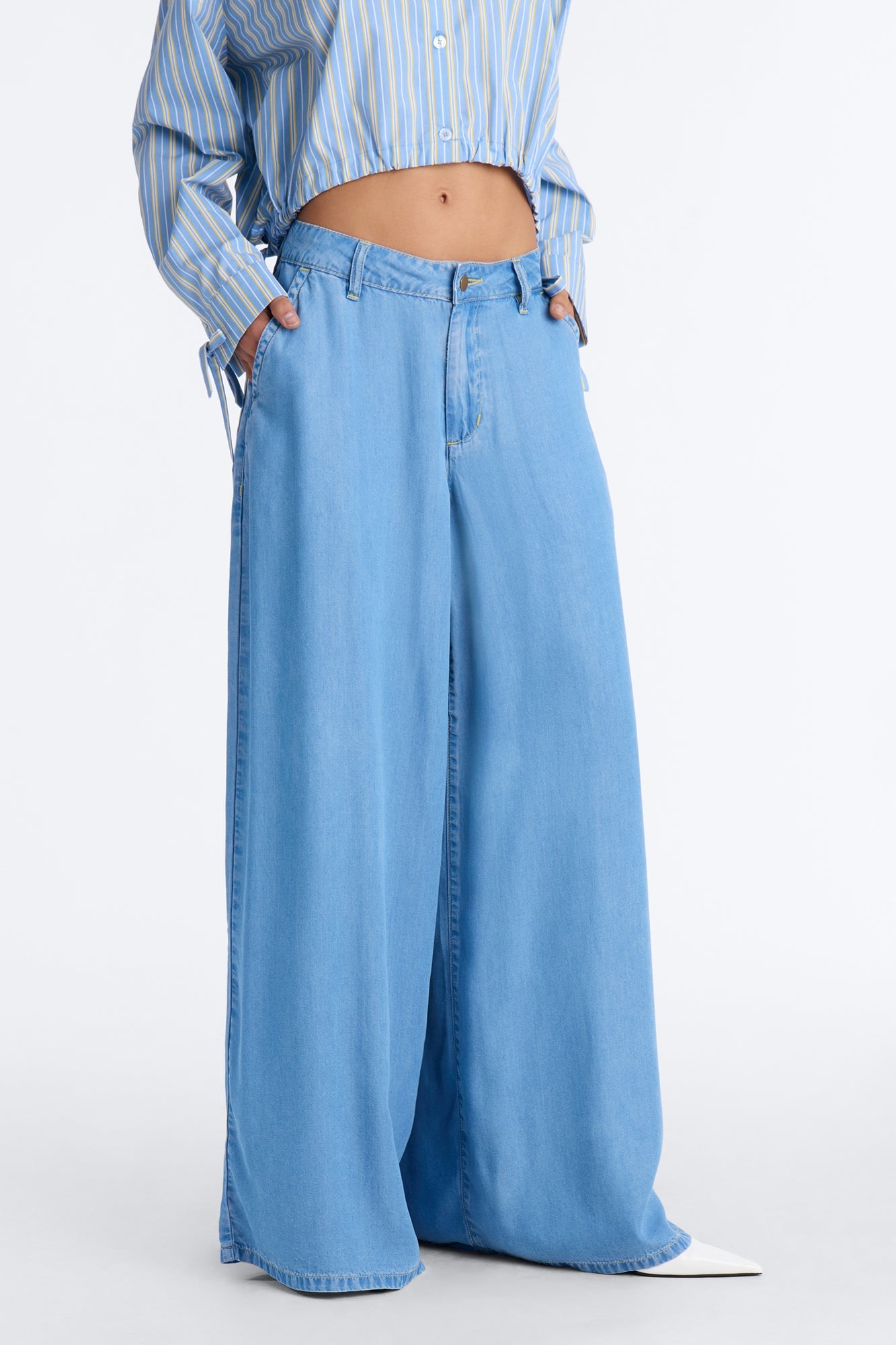 High Tempo Chambray Super Low Rise Pant 32″ - Light Wash