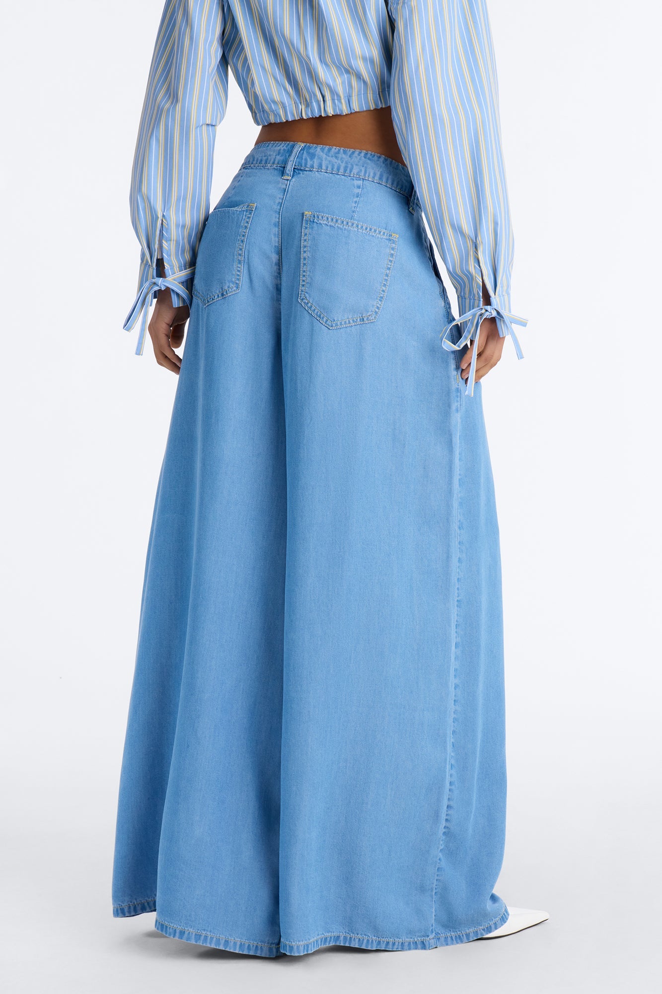 High Tempo Chambray Super Low Rise Pant 32″ - Light Wash