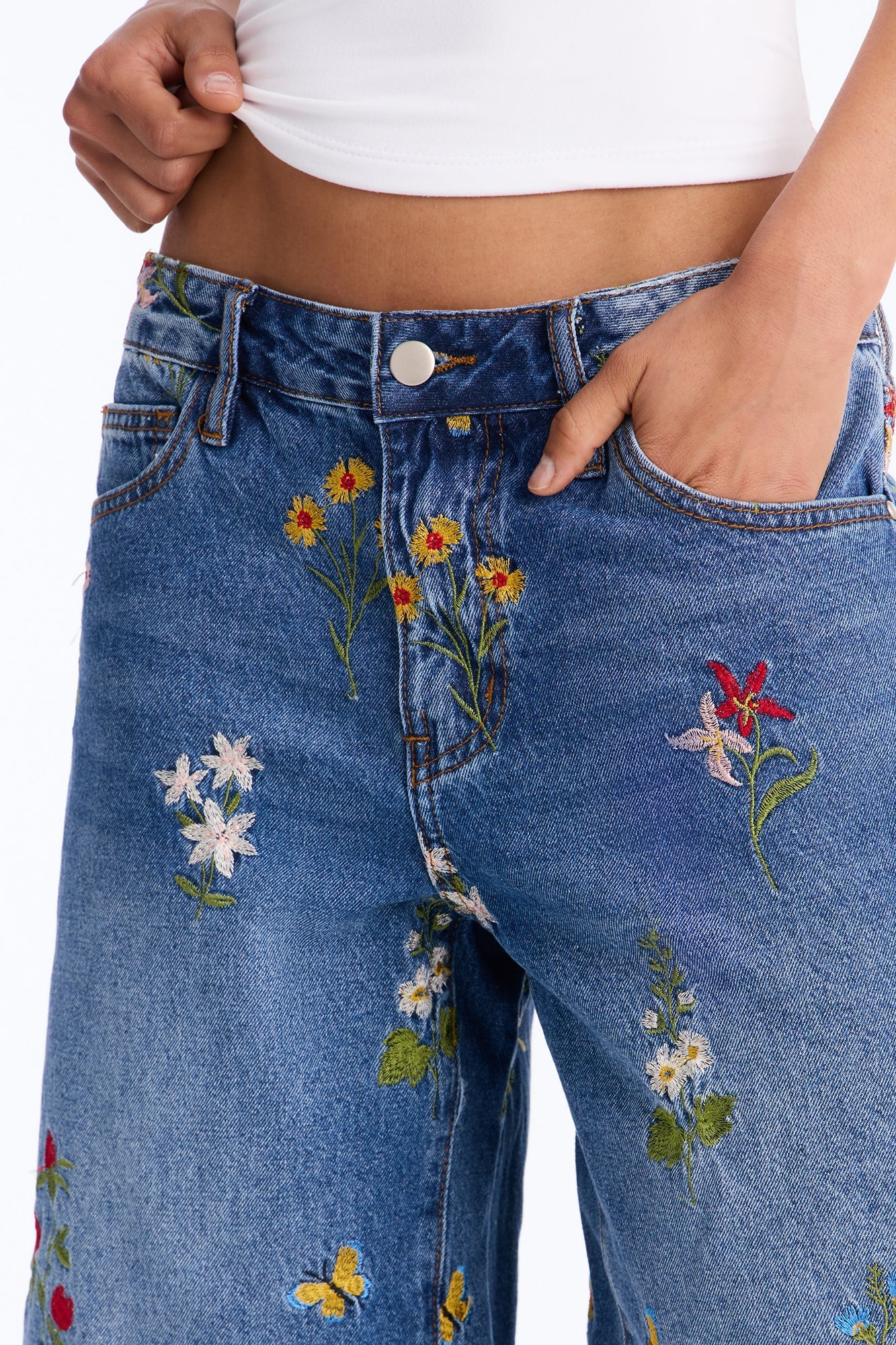 Parc De Fleurs Embroidered Denim Shorts - Medium Wash Fashion Nova